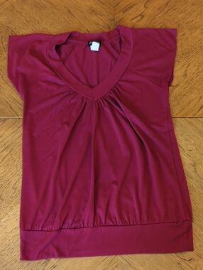 Women's V-Neck Cap Sleeve Top - Burgundy